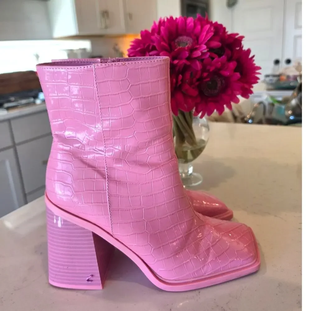 Circus /Layla Bootie in Pink Carnation by Sam Edelman/ Chunky Heel